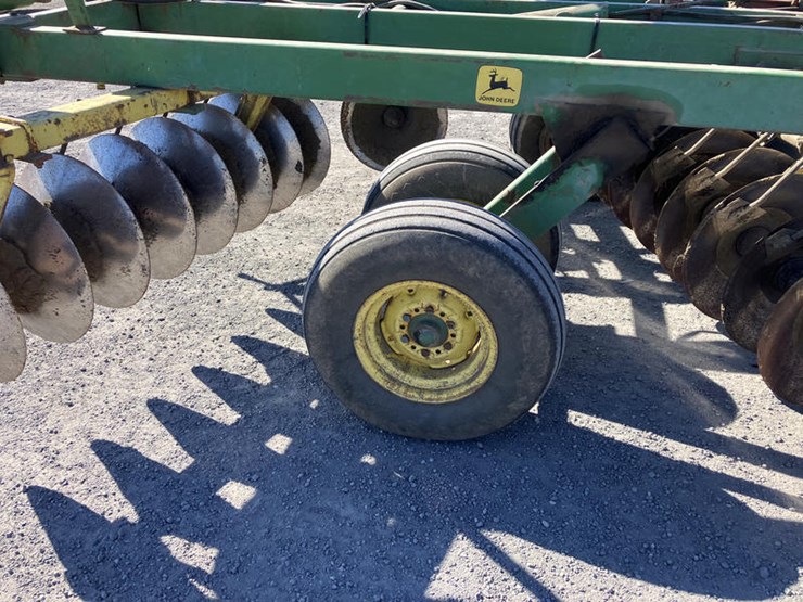 john-deere-230-image-7