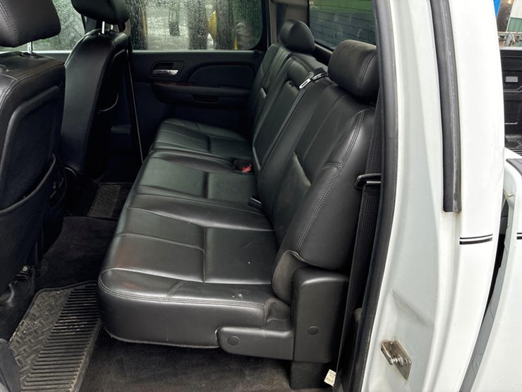 2011-gmc-sierra-1500-image-30