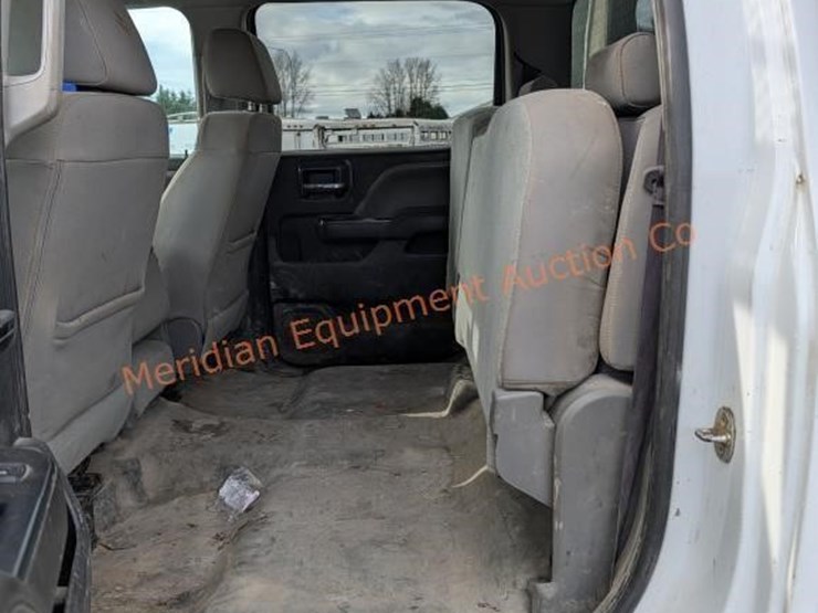 2017-chevrolet-silverado-3500-image-21