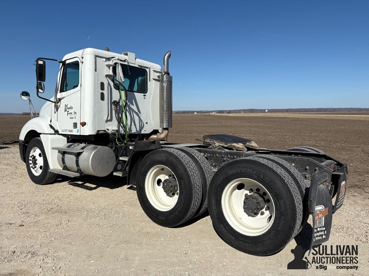 2004-freightliner-columbia-120-t/a-day-cab-truck-tractor-image-7