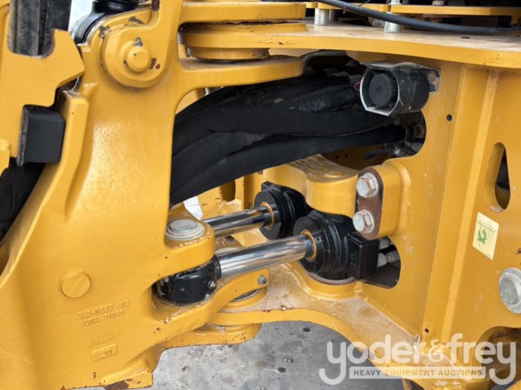 2016-caterpillar-420f2-it-image-27