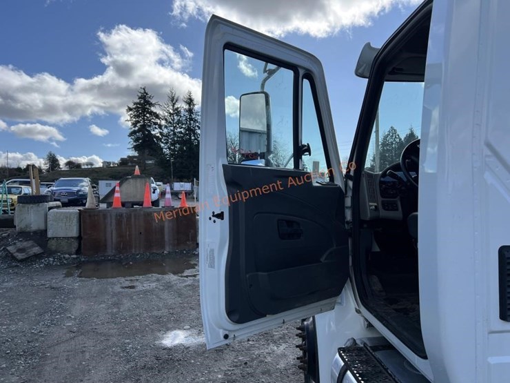 2012-international-4000-image-23