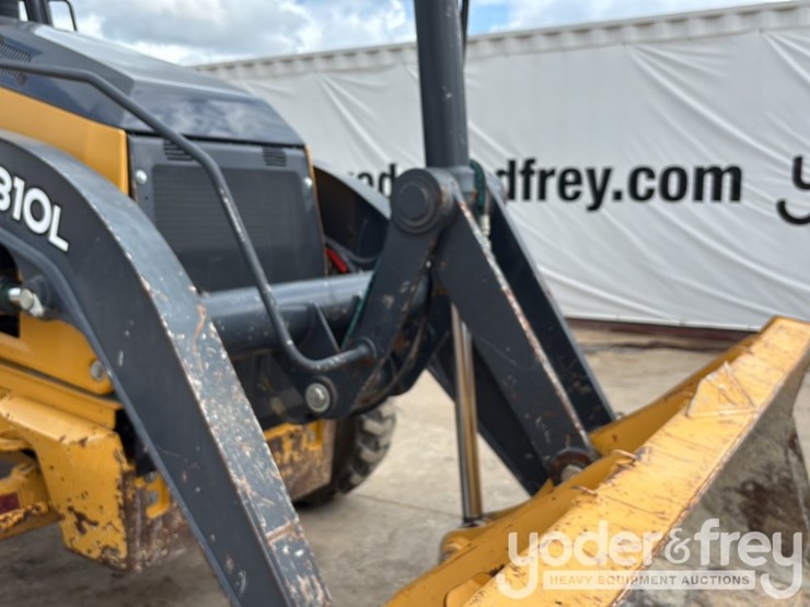 2020-deere-310l-image-22
