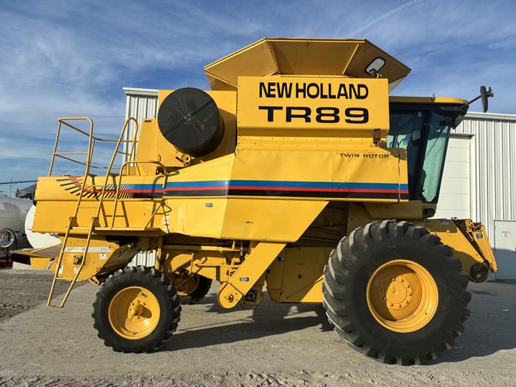 new-holland-tr89-image-4