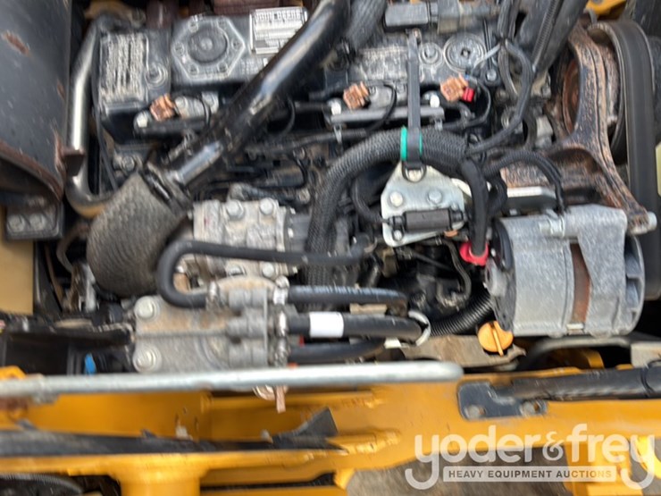 2019-deere-310l-image-38