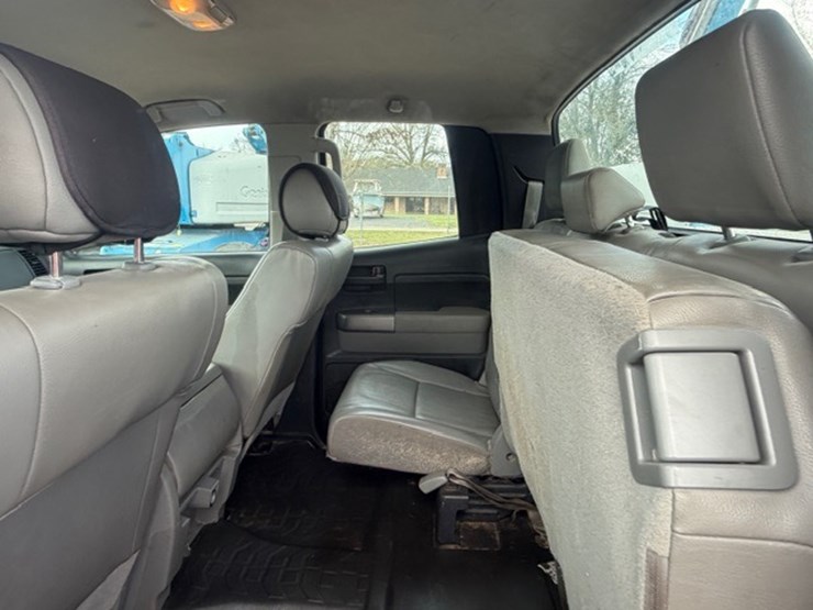 2010-toyota-tundra-image-26