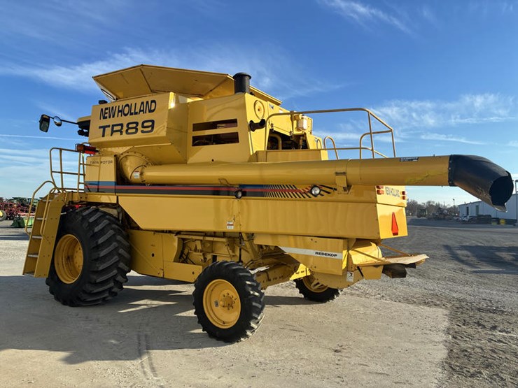 new-holland-tr89-image-8