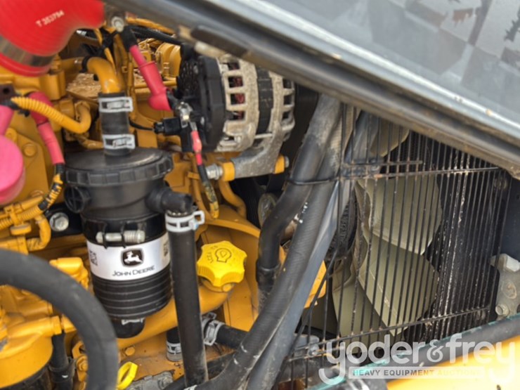 2018-deere-310l-image-41