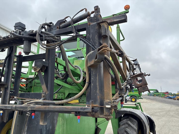 2000-john-deere-6700-image-22