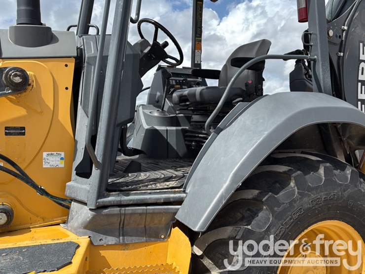 2020-deere-310l-image-40