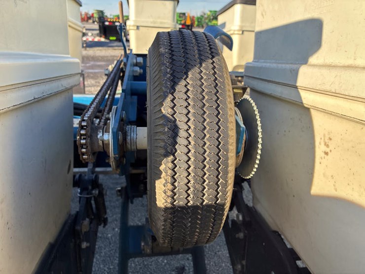 2009-kinze-3000-image-42