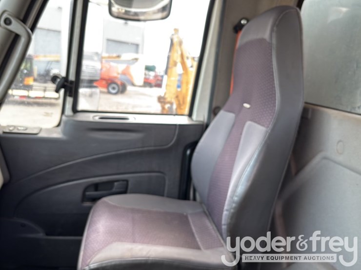 2015-international-4400-image-51