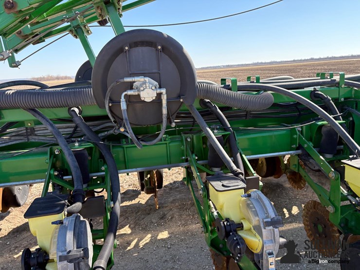 2010-john-deere-1770nt-image-13