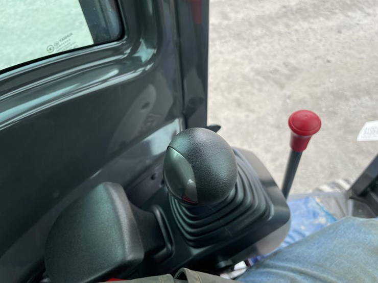 2024-case-cx30c-image-31