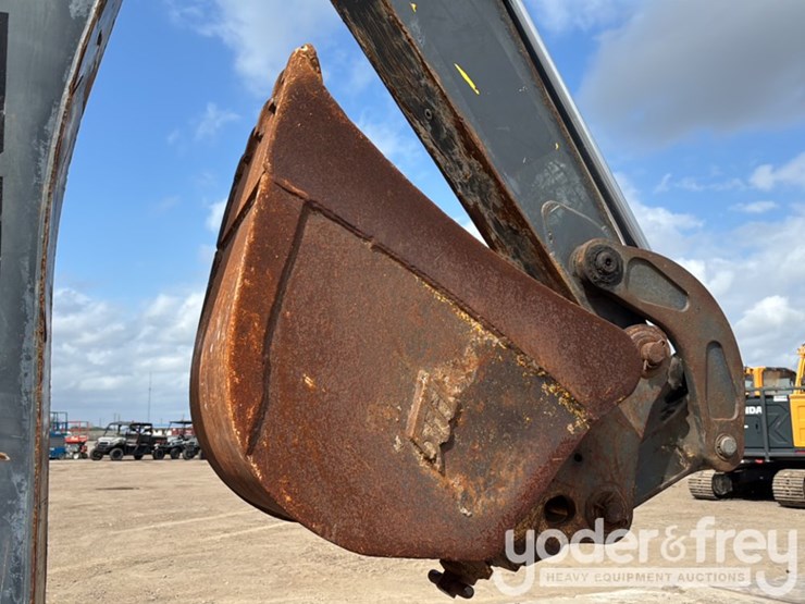 2018-deere-310l-image-28