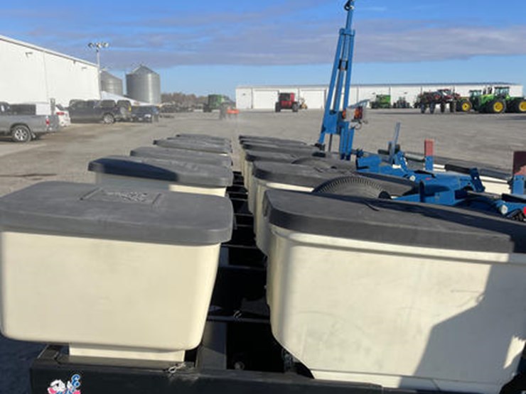 2010-kinze-3000-image-16