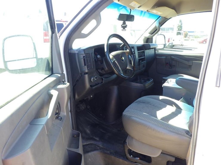 2018-chevrolet-express-2500-image-5