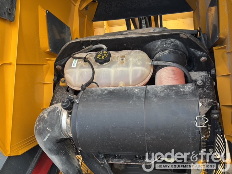 2019-deere-310l-image-41