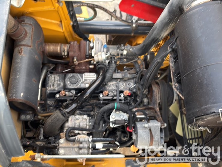 2019-deere-310l-image-37