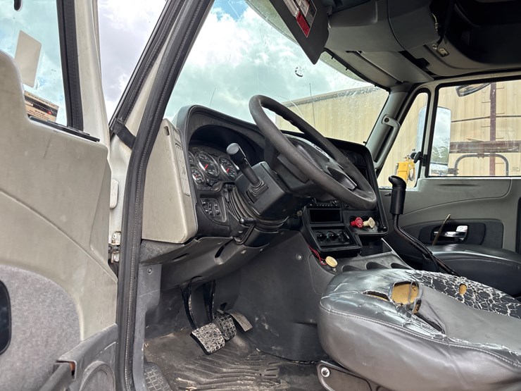 2011-international-prostar-image-15