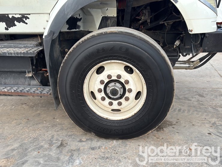 2007-international-7600-image-15