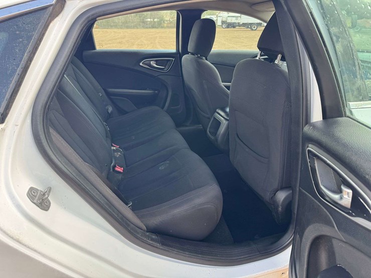 2015-chrysler-200-limited-4d-sedan---172,827-miles-image-16