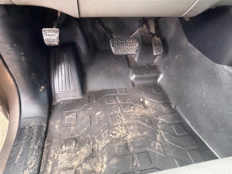 2010-toyota-tundra-image-48