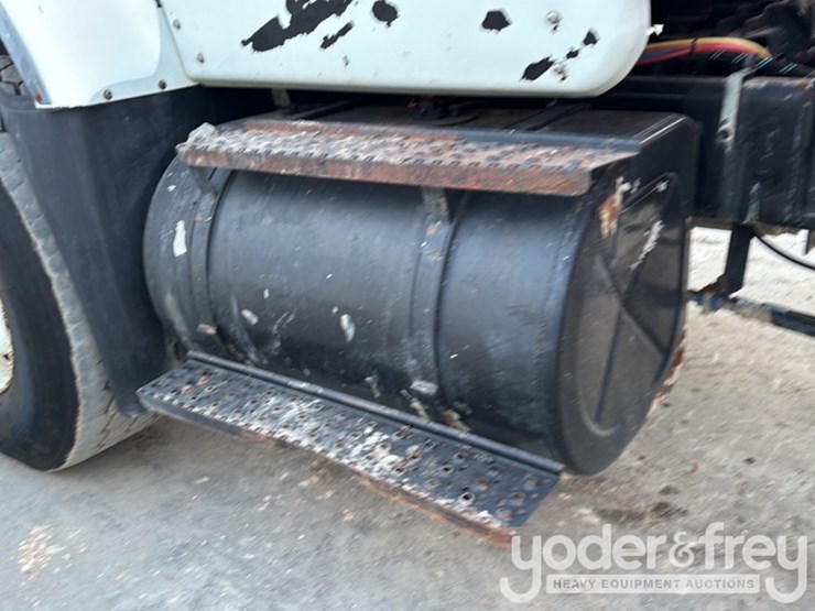 2007-international-7600-image-24