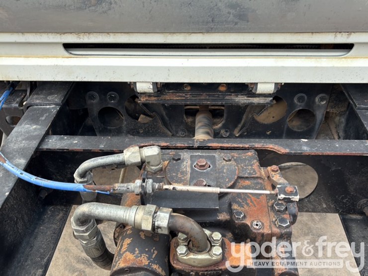 2007-international-7600-image-39