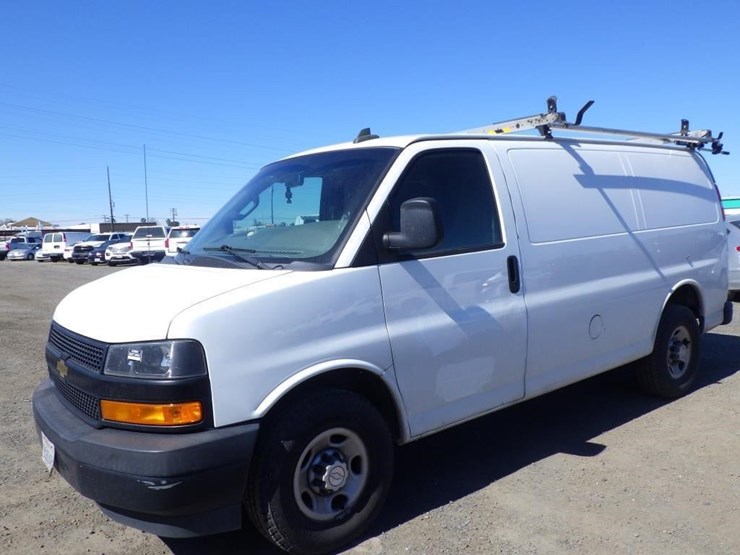 2018-chevrolet-express-2500-image-1