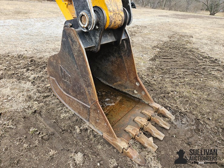 2018-jcb-220x-lc-image-18