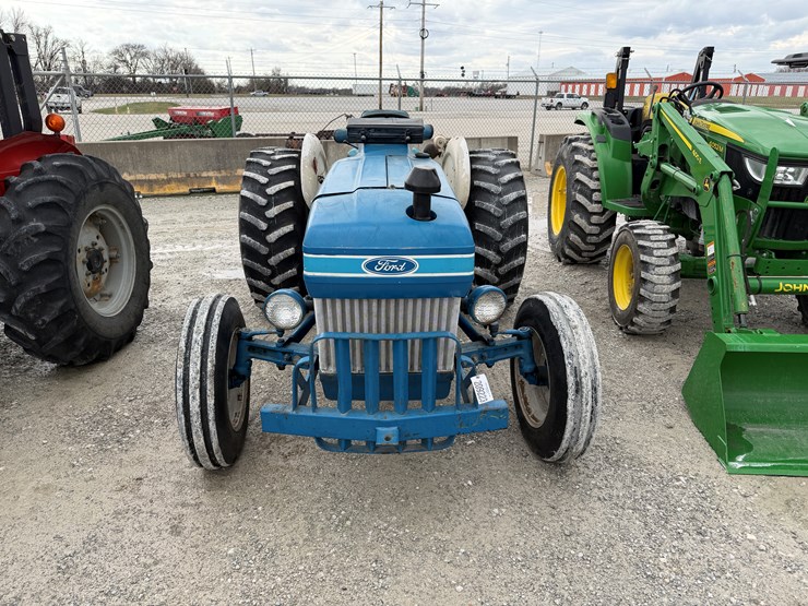 1985-ford-3910-image-2