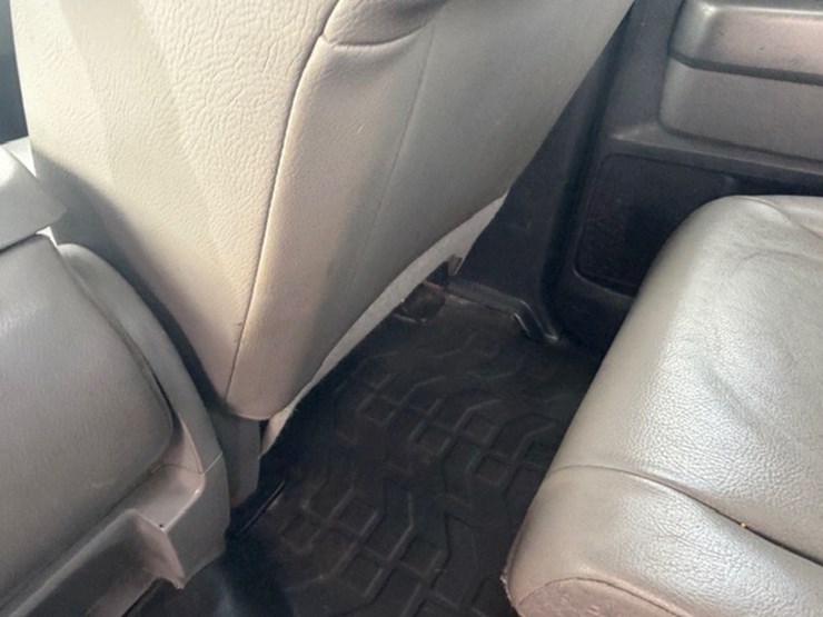 2010-toyota-tundra-image-29