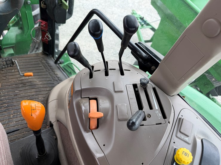 2014-john-deere-6115d-image-19