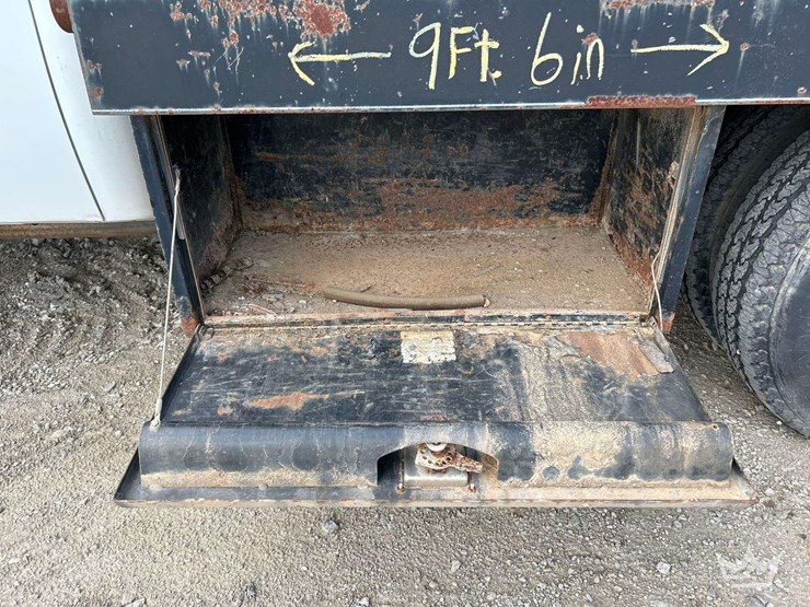 2008-gmc-3500-hd-4x4-ext.-cab-9ft.-flatbed-truck-image-24