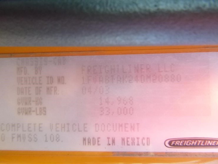 2004-freightliner-fl70-image-27