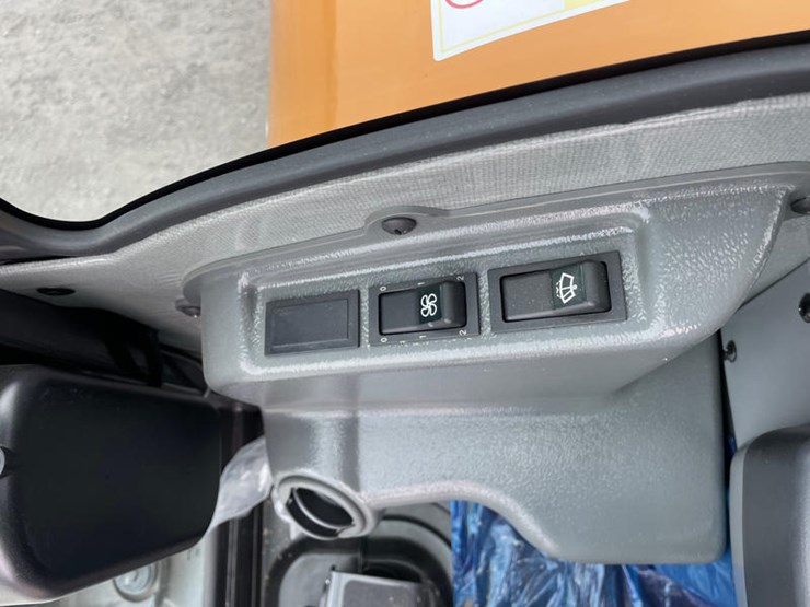 2024-case-cx30c-image-29