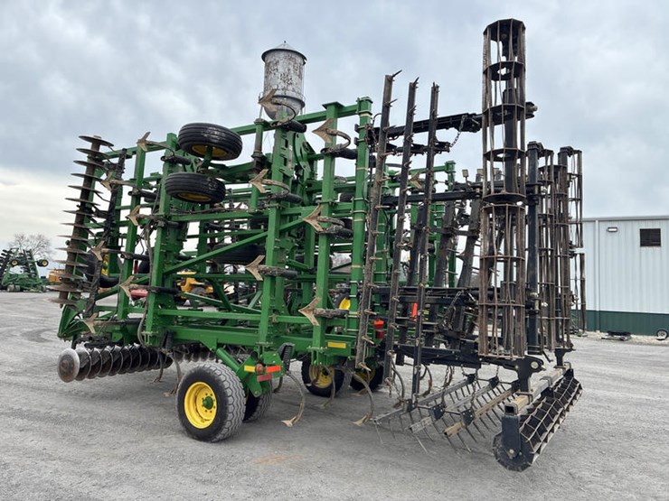 john-deere-2310-image-6