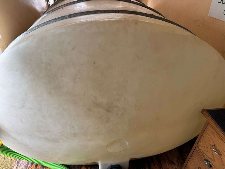 manac-enclosed-tender-trailer-with-2550-gal-tank---35'-long-x-8'-wide-x-8.5'-tall-image-25