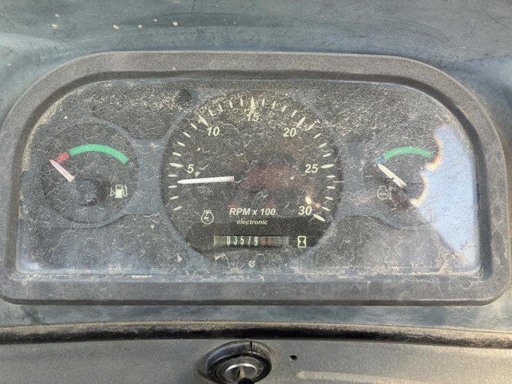 new-holland-b95-image-24