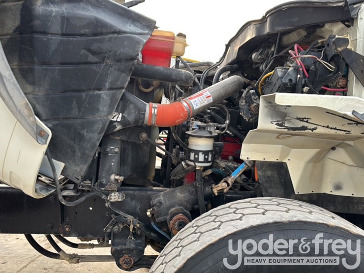 2007-international-7600-image-40