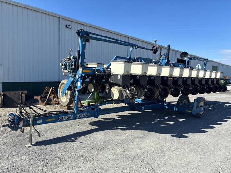 2006-kinze-3600-image-1