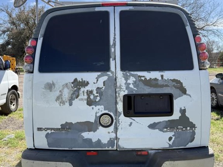 2001-chevrolet-express-3500-image-8