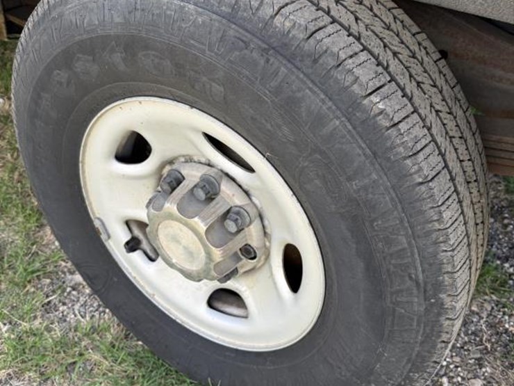 2001-chevrolet-express-3500-image-11