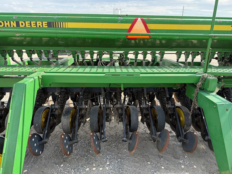 john-deere-750-image-10