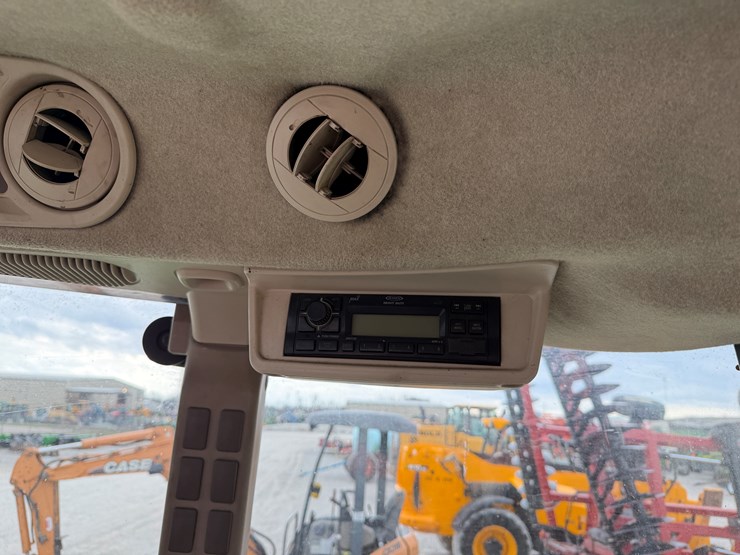 2014-john-deere-6115d-image-21