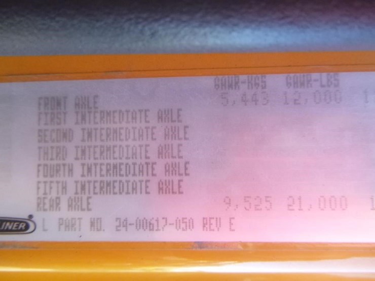 2004-freightliner-fl70-image-26