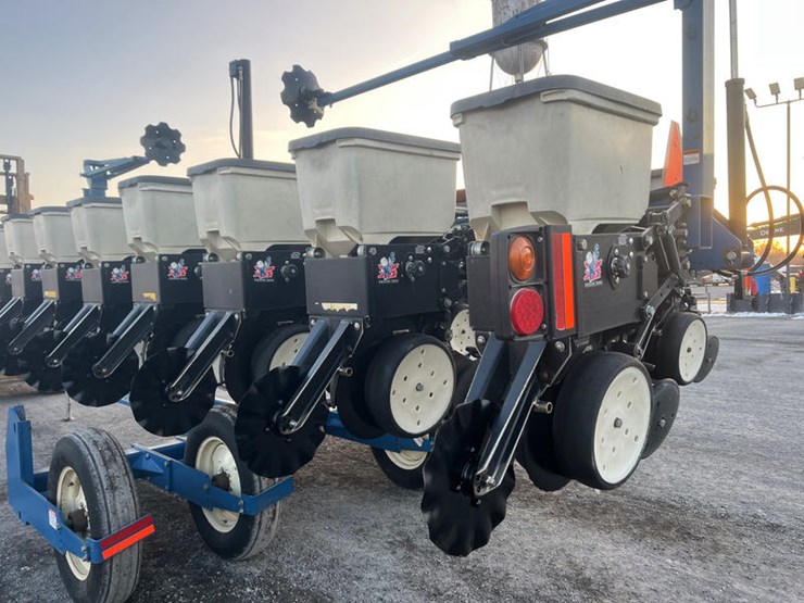 2004-kinze-3500-image-15