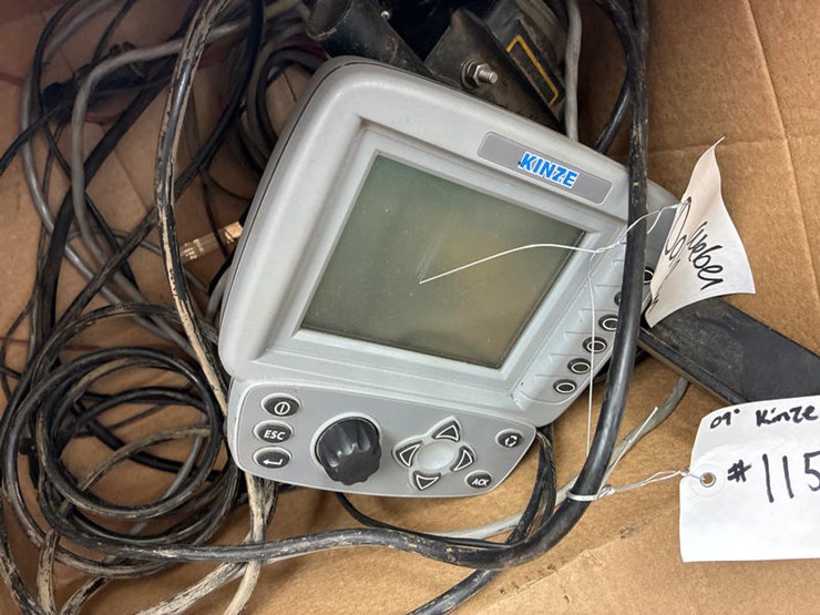 2009-kinze-3000-image-57