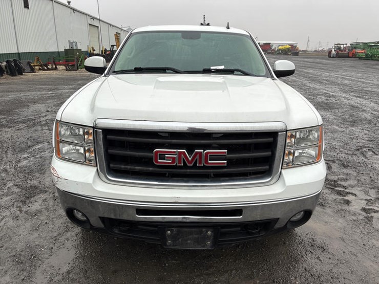 2011-gmc-sierra-1500-image-4